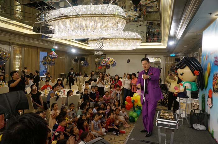 Magic Josay: birthday parties hong kong childrens shows magic juggling functions birthdays party hong kong 生日會派對、小丑、扭汽球、­雜耍雜技, 舞蹈  遊戲, 小丑扭汽球、雜耍雜技