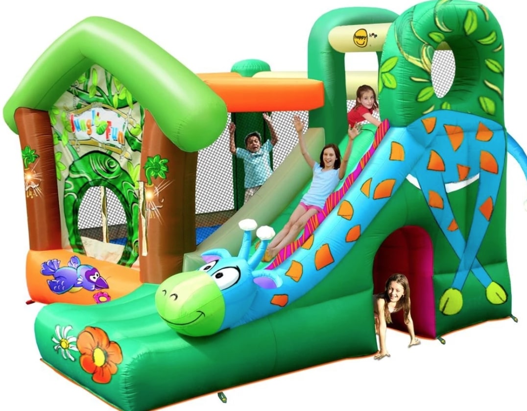 Giraffe Bounce and Slide: birthday parties hong kong childrens shows magic juggling functions birthdays party hong kong 生日會派對、小丑、扭汽球、­雜耍雜技, 舞蹈  遊戲, 小丑扭汽球、雜耍雜技