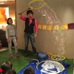 Bubble Mario: birthday parties hong kong childrens shows magic juggling functions birthdays party hong kong 生日會派對、小丑、扭汽球、­雜耍雜技, 舞蹈  遊戲, 小丑扭汽球、雜耍雜技