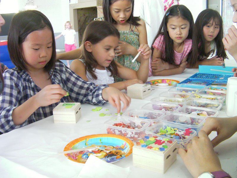 Cool Crafts Company: birthday parties hong kong childrens shows magic juggling functions birthdays party hong kong 生日會派對、小丑、扭汽球、­雜耍雜技, 舞蹈  遊戲, 小丑扭汽球、雜耍雜技