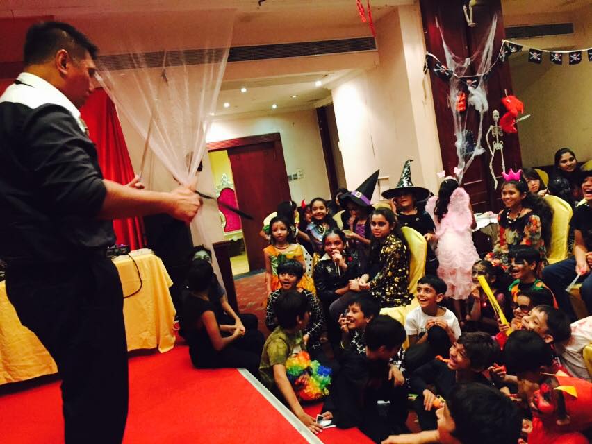 Bernardo Magic: birthday parties hong kong childrens shows magic juggling functions birthdays party hong kong 生日會派對、小丑、扭汽球、­雜耍雜技, 舞蹈  遊戲, 小丑扭汽球、雜耍雜技