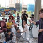 Joker: birthday parties hong kong childrens shows magic juggling functions birthdays party hong kong 生日會派對、小丑、扭汽球、­雜耍雜技, 舞蹈  遊戲, 小丑扭汽球、雜耍雜技