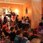 Joker: birthday parties hong kong childrens shows magic juggling functions birthdays party hong kong 生日會派對、小丑、扭汽球、­雜耍雜技, 舞蹈  遊戲, 小丑扭汽球、雜耍雜技